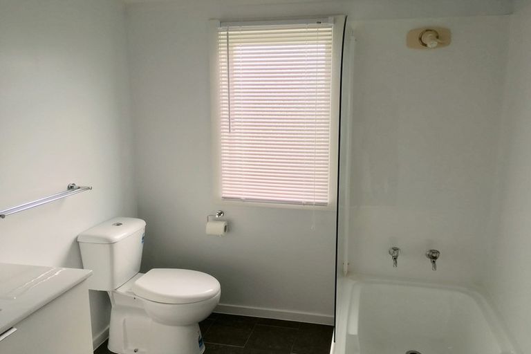 Photo of property in 27 Forest Hill Road, Henderson, Auckland, 0612