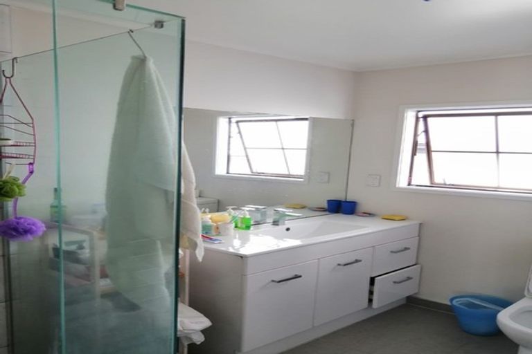 Photo of property in 3 Sunward Rise, Glenfield, Auckland, 0629