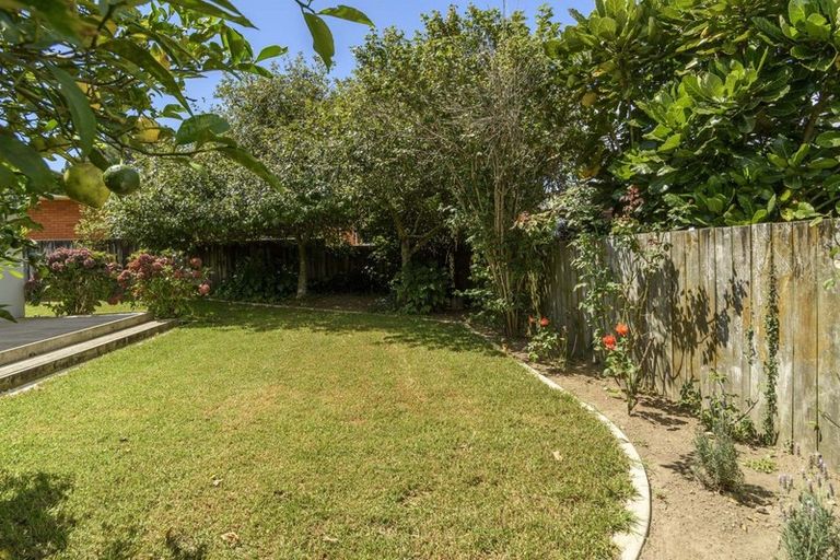 Photo of property in 1 Guildford Place, Bethlehem, Tauranga, 3110