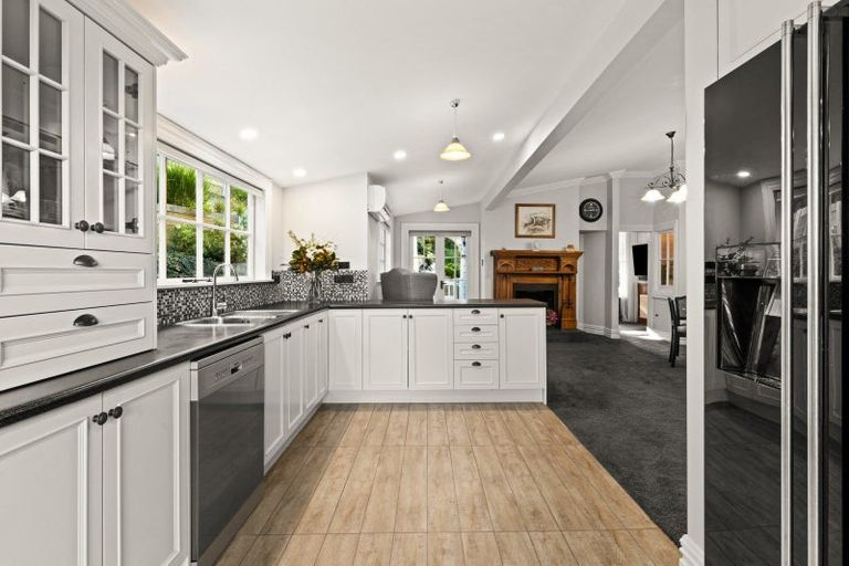 Photo of property in 32 Milton Road, Bluff Hill, Napier, 4110