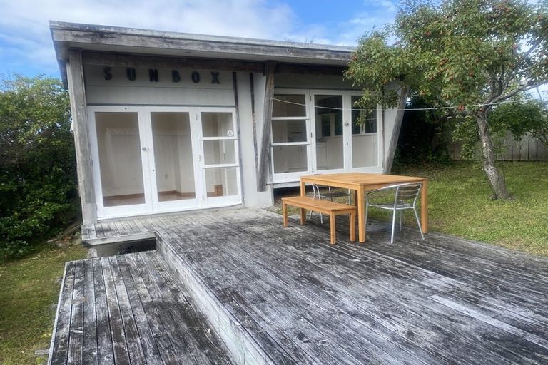 Photo of property in 15 Napier Street, Karaka Bays, Wellington, 6022