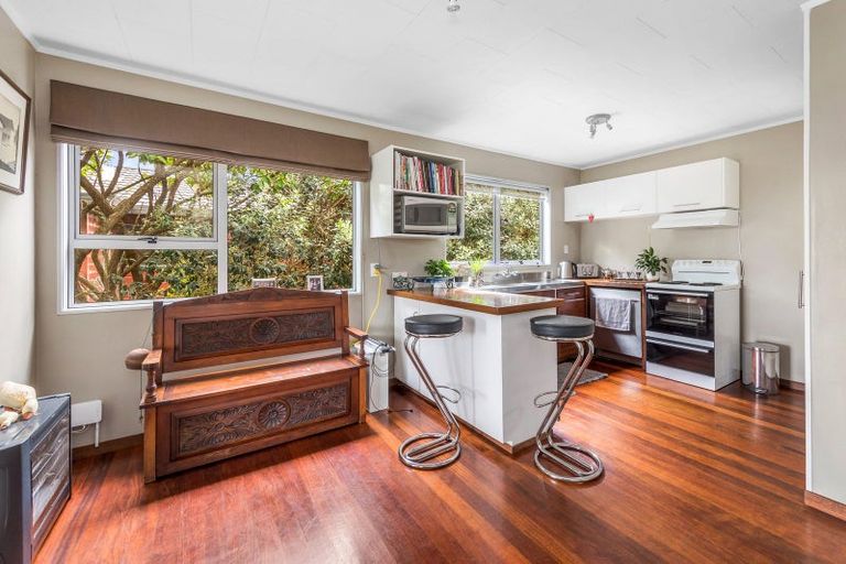 Photo of property in 14a Pokapu Street, Titirangi, Auckland, 0600