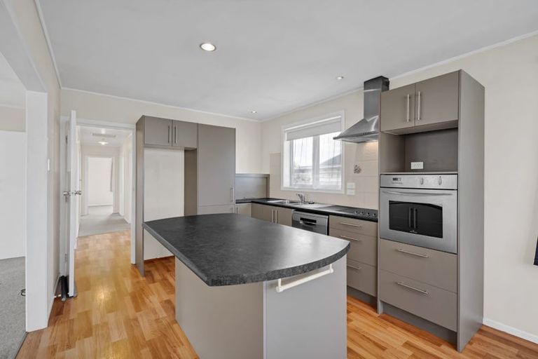 Photo of property in 14 Kauri Street, Merrilands, New Plymouth, 4312
