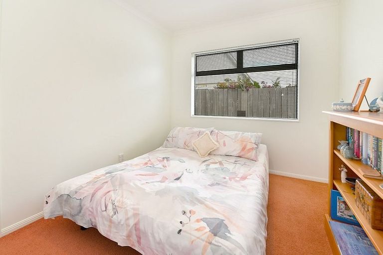 Photo of property in 12 Francis Skinner Place, Orewa, 0931