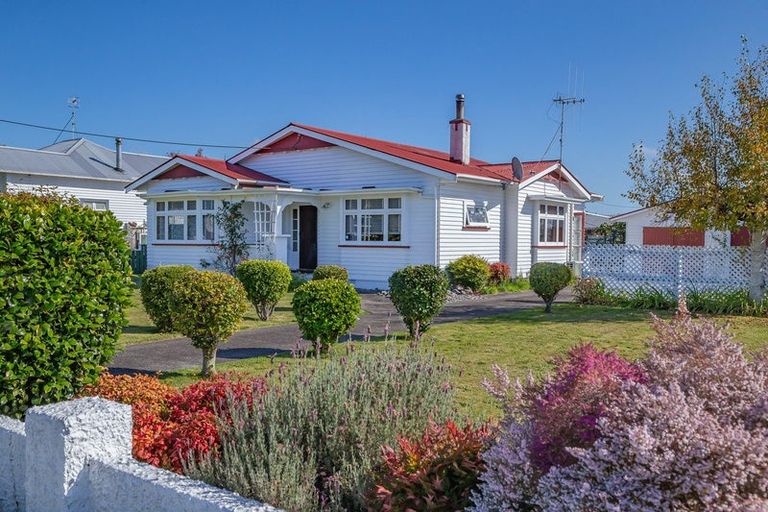 Photo of property in 19 Princes Street, Levin, 5510
