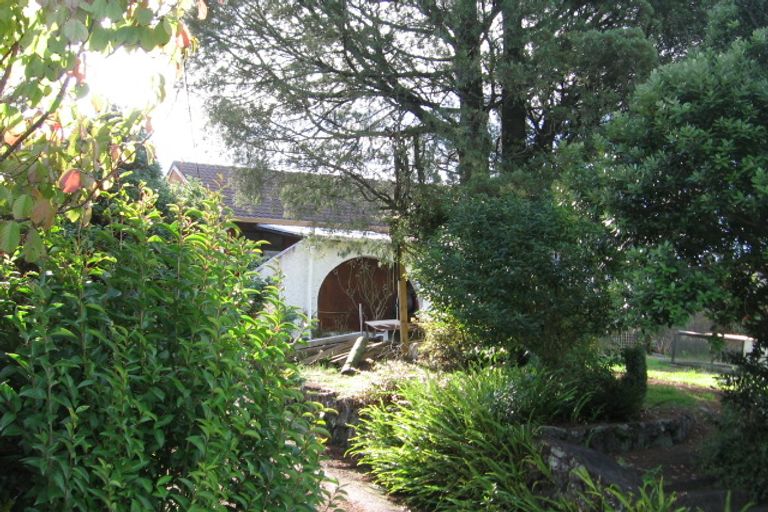 Photo of property in 4 Fairmount Road, Titirangi, Auckland, 0604