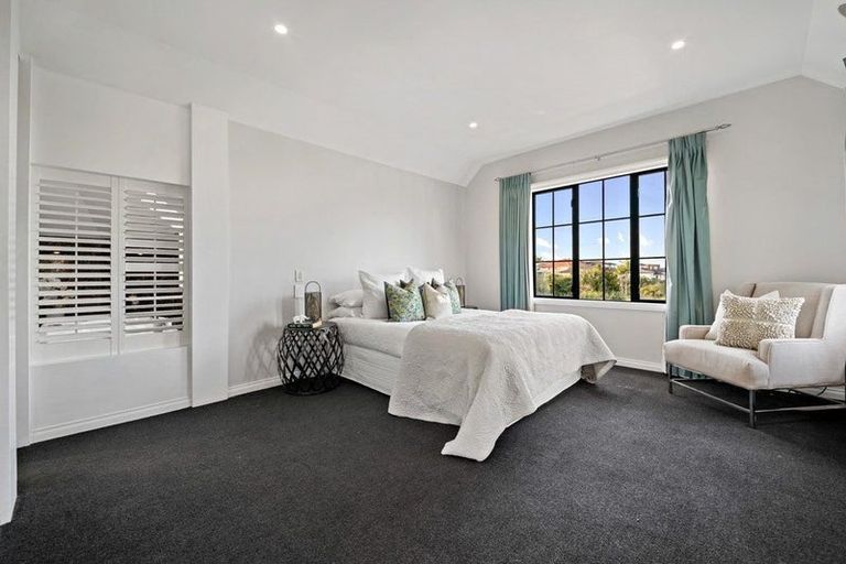 Photo of property in 3 Onemana Way, Te Atatu Peninsula, Auckland, 0610