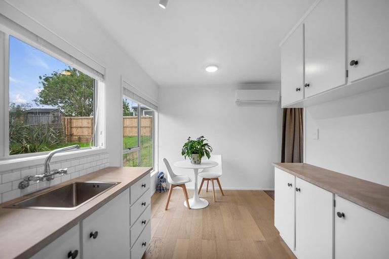 Photo of property in 2/131 Lynn Road, Bayview, Auckland, 0629