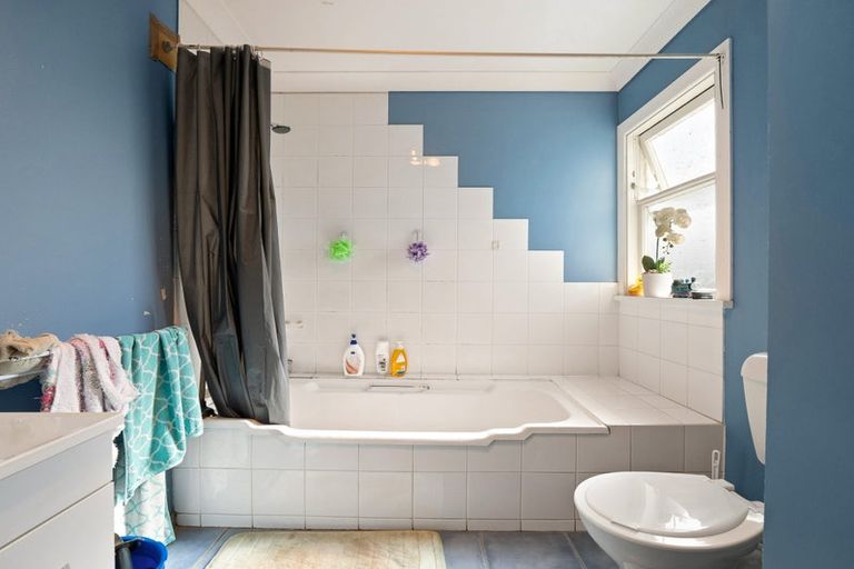 Photo of property in 42 Hargest Crescent, Saint Kilda, Dunedin, 9012