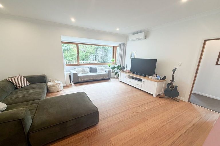 Photo of property in 43 Makara Road, Karori, Wellington, 6012