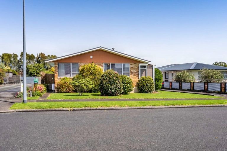 Photo of property in 40 Nevada Drive, Merrilands, New Plymouth, 4312