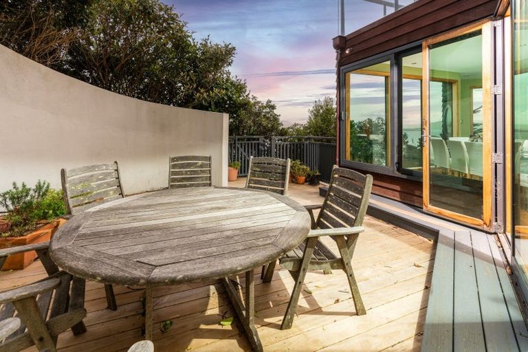 Photo of property in 142 Grafton Road, Roseneath, Wellington, 6011