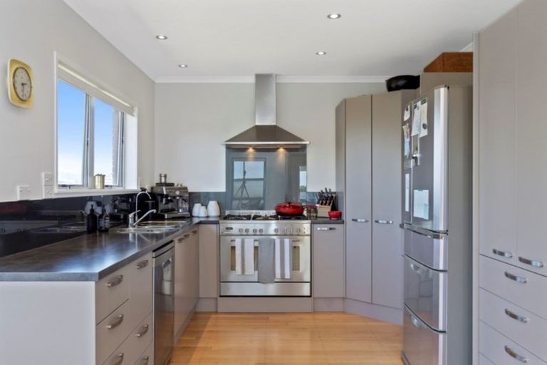 Photo of property in 24 Tay Street, Mount Maunganui, 3116