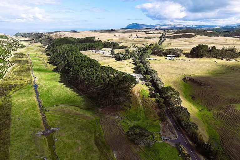 Photo of property in 35 Sutton Road, Te Horo, Otaki, 5582