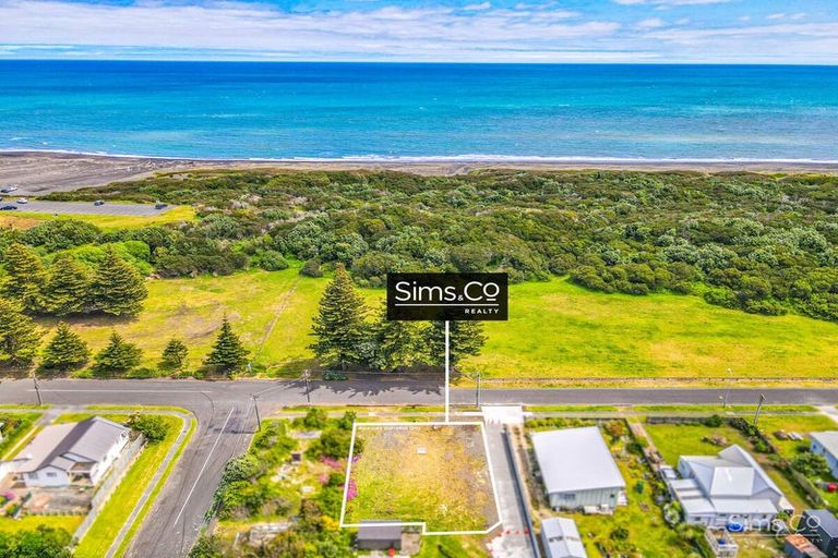 Photo of property in 44 Seafront Road, Castlecliff, Wanganui, 4501