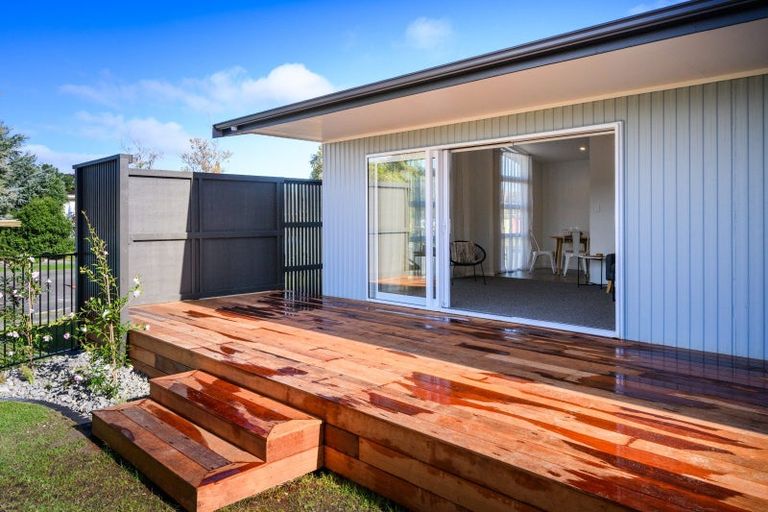 Photo of property in 9 Pinedale Parade, Milson, Palmerston North, 4414