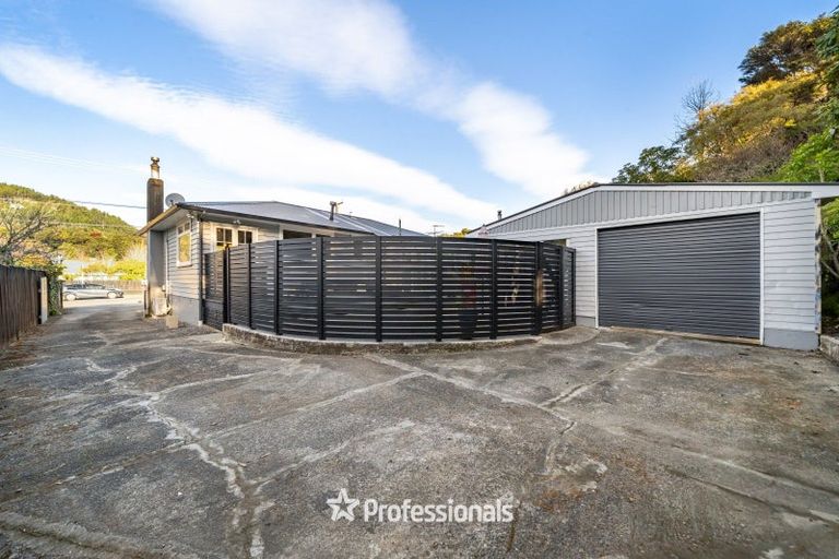 Photo of property in 14 Pinehaven Road, Pinehaven, Upper Hutt, 5019