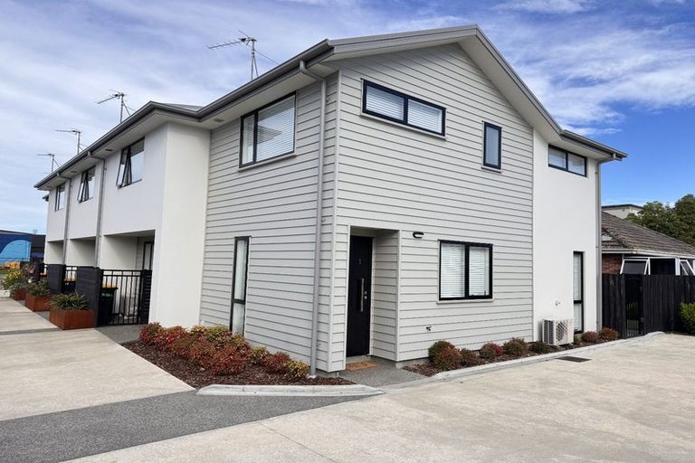 Photo of property in 2/84 Blenheim Road, Riccarton, Christchurch, 8011