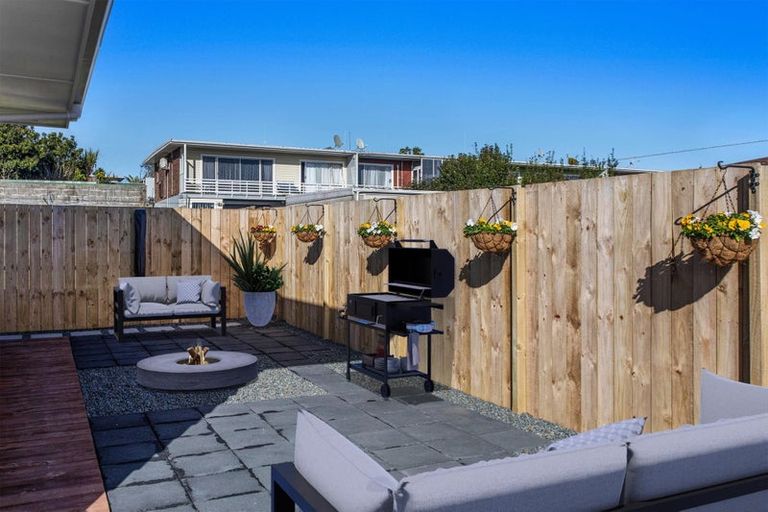 Photo of property in 1a Hikurangi Street, Te Atatu Peninsula, Auckland, 0610