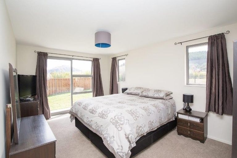 Photo of property in 10 Makomako Road, Wanaka, 9305