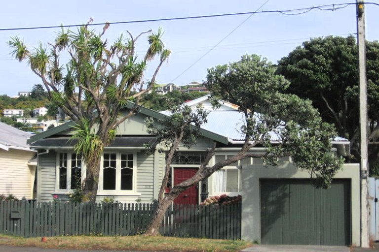 Photo of property in 308 The Parade, Island Bay, Wellington, 6023