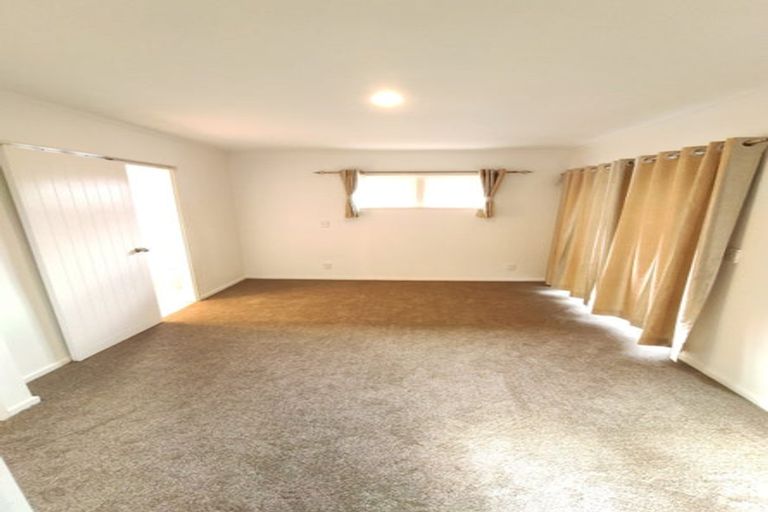 Photo of property in 12 Colwill Road, Massey, Auckland, 0614