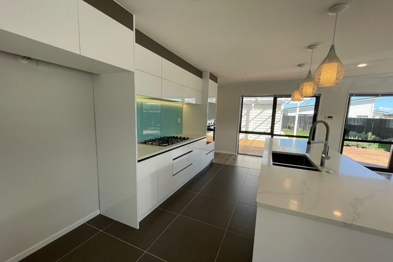 Photo of property in 22 Holcroft Street, Papakura, 2110