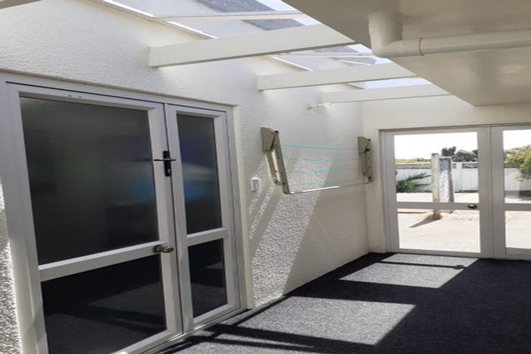 Photo of property in 12 Shelter Grove, Frankleigh Park, New Plymouth, 4310