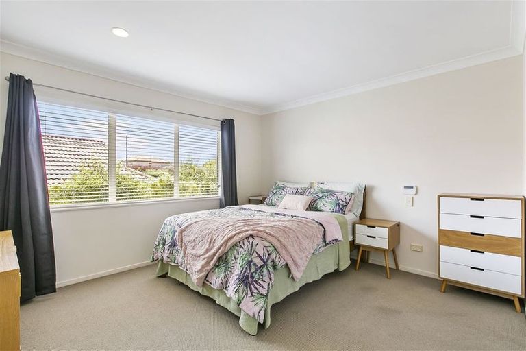 Photo of property in 2/20 Penruddocke Road, Half Moon Bay, Auckland, 2012