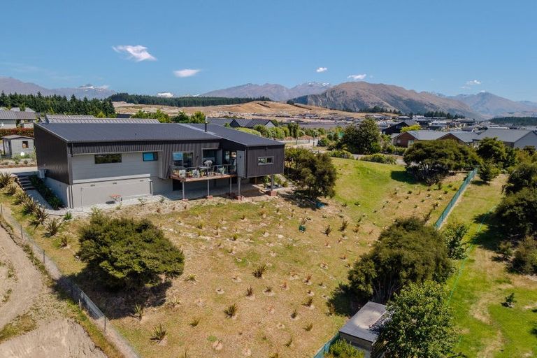 Photo of property in 6 Nokomai Street, Wanaka, 9305