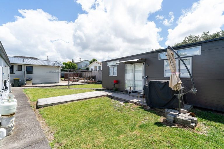 Photo of property in 92 Harrington Road, Henderson, Auckland, 0610