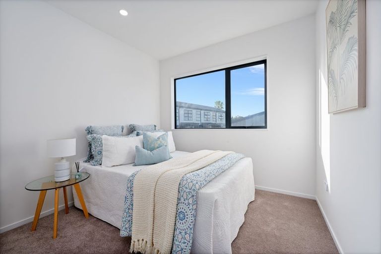 Photo of property in 62b Triangle Road, Massey, Auckland, 0614