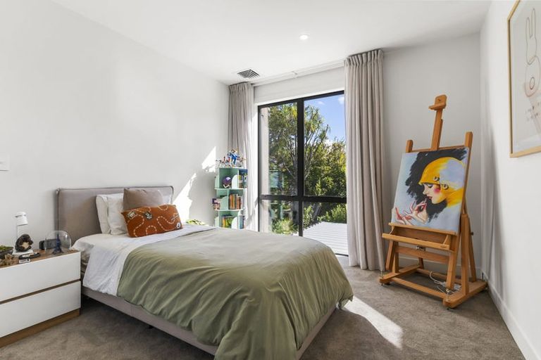 Photo of property in 21 Oscar Road, Greenhithe, Auckland, 0632