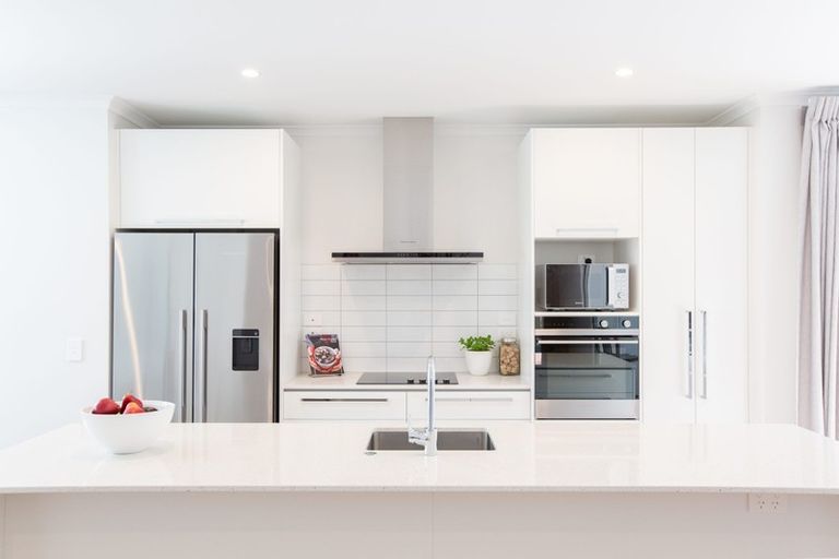 Photo of property in 2 Manutewhau Road, Massey, Auckland, 0614