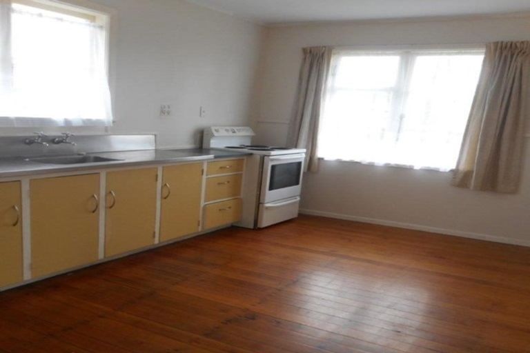 Photo of property in 27 Opaheke Road, Papakura, 2110