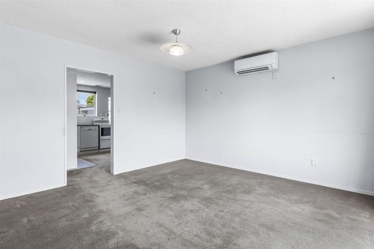 Photo of property in 15 Chipping Lane, Redwood, Christchurch, 8051