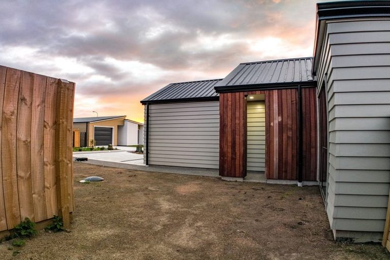 Photo of property in 8 Koru Loop, Paraparaumu, 5032