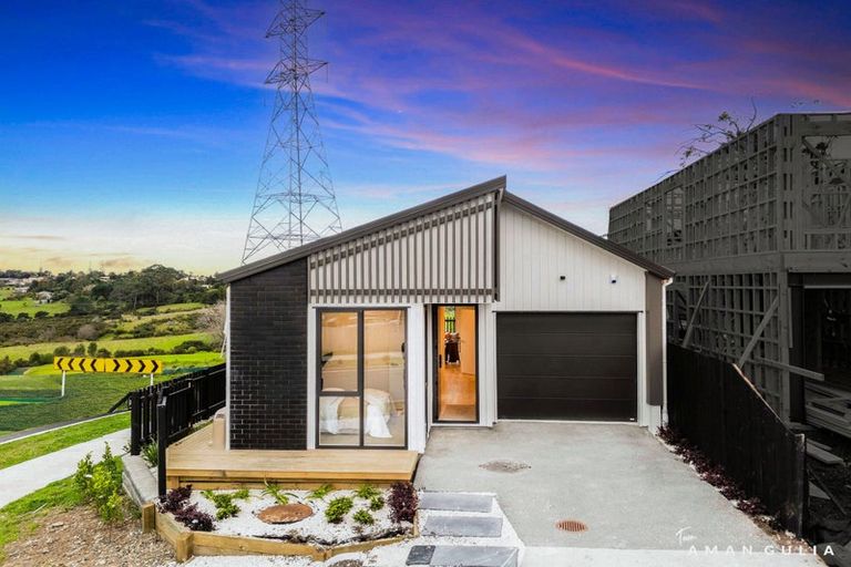 Photo of property in 53 Puhikawa Street, Massey, 0614