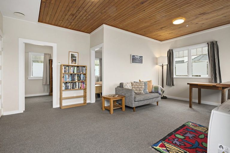 Photo of property in 2 Linwood Way, Island Bay, Wellington, 6023