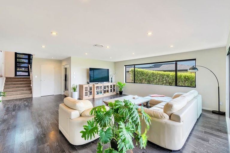 Photo of property in 14 Platinum Rise, Ranui, Auckland, 0612