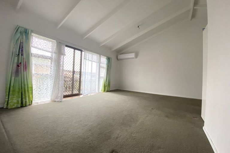 Photo of property in 2/30 Islington Avenue, New Lynn, Auckland, 0600