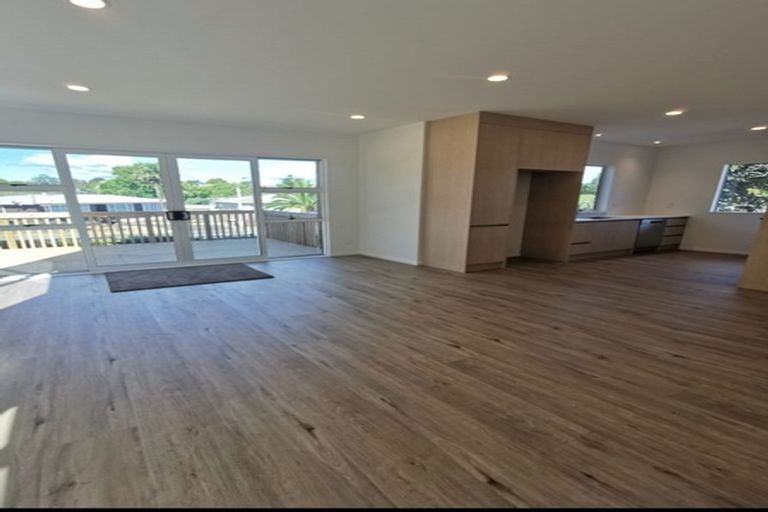 Photo of property in 1 Justin Place, Te Atatu Peninsula, Auckland, 0610