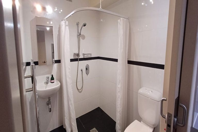 Photo of property in 1/15 Eske Place, Highland Park, Auckland, 2010