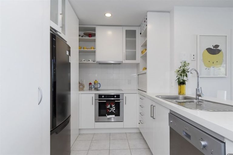 Photo of property in 12 Maunganui Road, Mount Maunganui, 3116