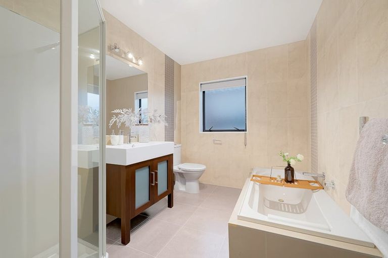 Photo of property in 104 San Marino Drive West, Henderson, Auckland, 0612