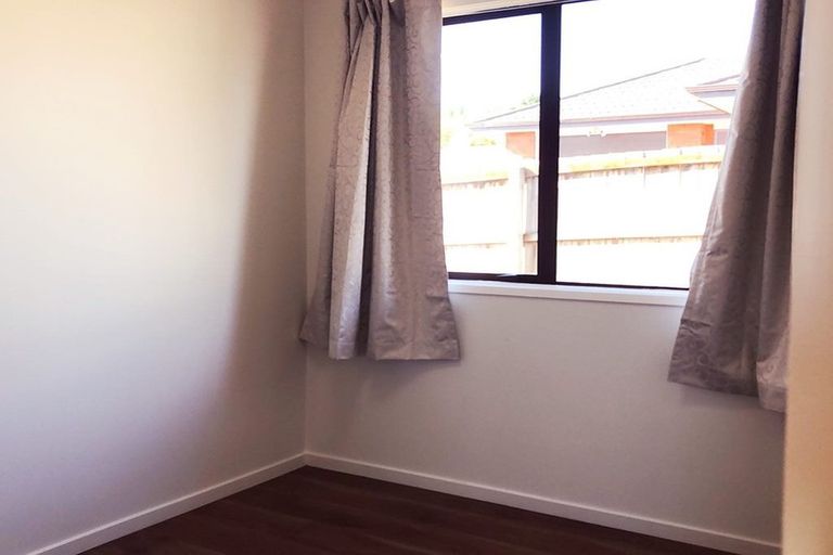 Photo of property in 142 Solar Road, Glen Eden, Auckland, 0602