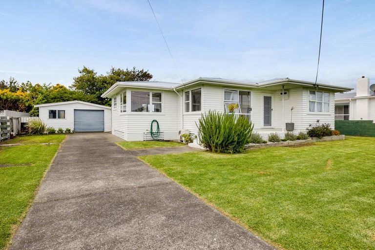 Photo of property in 24 Murray Avenue, Hawera, 4610