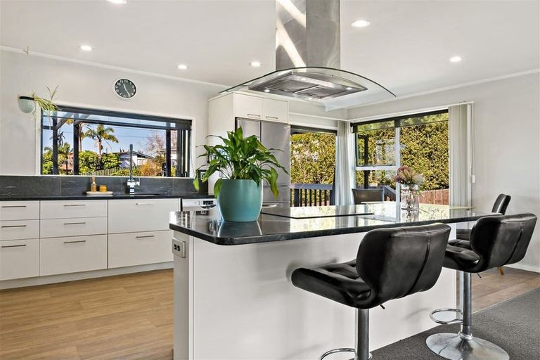 Photo of property in 3 Rehia Road, Massey, Auckland, 0614