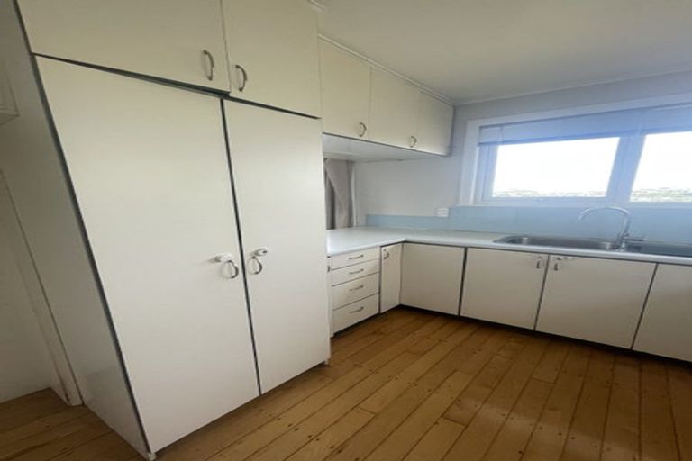 Photo of property in 12 Fitzpatrick Street, Newlands, Wellington, 6037