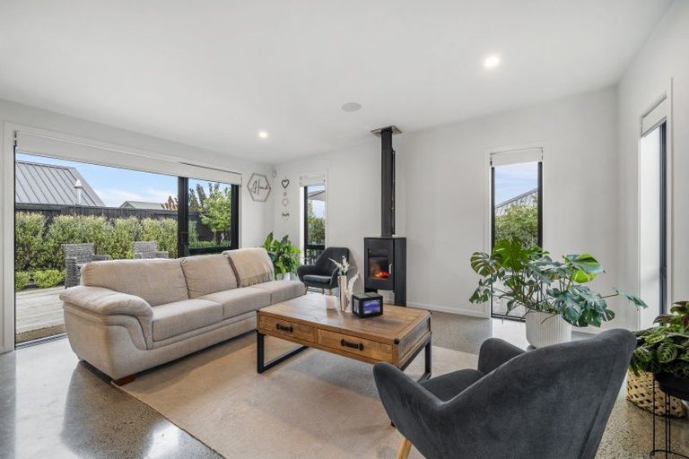 Photo of property in 4b Harakeke Drive, Wharewaka, Taupo, 3330